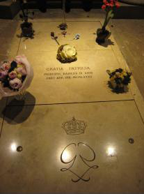 < 그레이스 왕비의 무덤 >